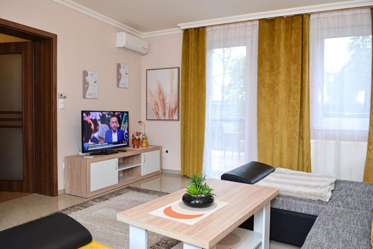 Unicum Apartman Hajduszoboszlo Exterior photo