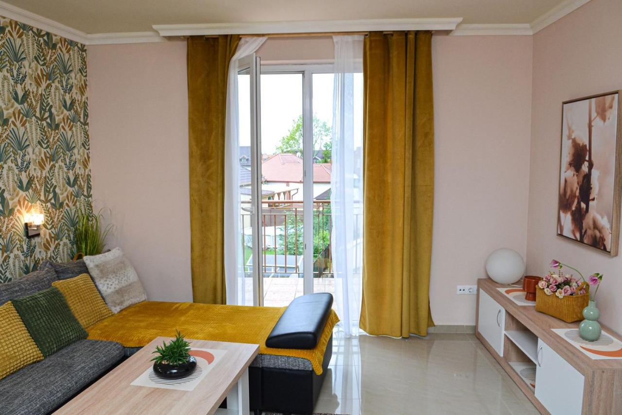 Unicum Apartman Hajduszoboszlo Exterior photo